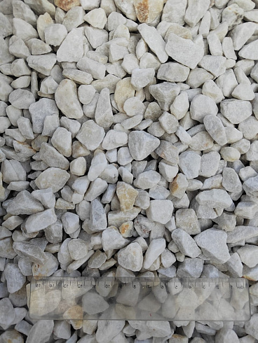 Kamenclub.ru: Мраморная крошка, щебень, цвет-белый, фр. 10-20 мм.  купить в Перми мрамор белый, молочный айвори каменная ландшафтная декоративная крошка шебня 12000 руб/т   фото КАМЕНЬ КЛУБ
