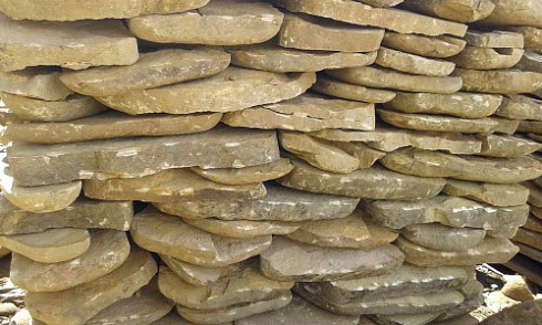 Kamenclub.ru: Песчаник колотый для облицовки (фр. 2-3 см)  купить в Перми песчаник бежевый серый рыжий песчаник строительный 5000 руб/т   фото КАМЕНЬ КЛУБ