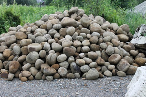 Kamenclub.ru: Песчаник ядра, фр. 100-300 мм  купить в Перми песчаник бежевый серый рыжий речная галька 5 000 руб/т   фото КАМЕНЬ КЛУБ