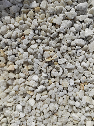 Kamenclub.ru: Мраморная крошка, щебень, цвет-белый, фр. 5-10 мм.  купить в Перми мрамор белый, айвори, молочный мраморная каменная крошка ландшафтная 12000 руб/т   фото КАМЕНЬ КЛУБ