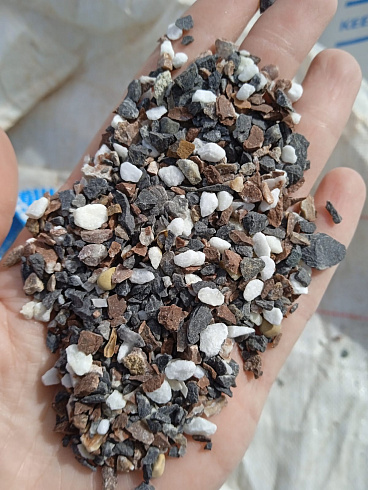 Kamenclub.ru: Мраморная крошка (щебень крошка микс: белый-зеленый-розовый) фр. 5-10 мм  купить в Перми мрамор белый, зеленый, розовый, разноцветный, молочный декоративная ландшафтная мраморная крошка 9500 руб/т   фото КАМЕНЬ КЛУБ