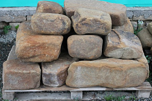 Kamenclub.ru: Песчаник для строительства и кладки (фр. 200-400 мм)  купить в Перми песчаник бежевый серый рыжий желтый блоки для строительства из песчаника 6500 руб/т   фото КАМЕНЬ КЛУБ