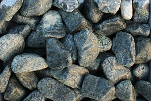 Kamenclub.ru: Щебень галтованный зеленый (змеевик) фр. 50-100 мм.  купить в Перми галтовка мраморная зеленый, салатовый мрамор 12 500 руб/т   фото КАМЕНЬ КЛУБ