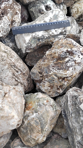 Kamenclub.ru: Кварцевый валунчик фр.100-300 мм.  купить в Перми кварц белый, бежевый молочный рыжий крупный природный камень галечник 7850 руб/т   фото КАМЕНЬ КЛУБ
