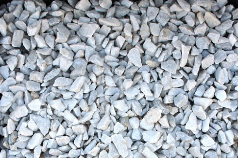 Kamenclub.ru: Мраморная крошка, щебень, цвет-белый, фр. 3-5 мм.  купить в Перми мрамор белый молочный бежевый мрамор колотый 11500 руб/т   фото КАМЕНЬ КЛУБ