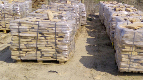 Kamenclub.ru: Песчаник пластушка галтованный желтый с рисунком (3 см)  купить в Перми плитняк - пластушка желтый песчаник 21000 руб/м3   фото КАМЕНЬ КЛУБ