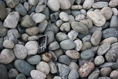 Kamenclub.ru: Галька речная окат (ассорти) фр. 50-100 мм. купить  в Перми галька природная округлая серая белая черная серая коричневая синяя галька речная окатанная округлая 6200 руб/т   фото КАМЕНЬ КЛУБ