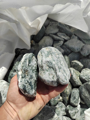 фото Галтованный жадеит (фр. 70-100 мм)  купить в Перми в интернет-портале КАМЕНЬ КЛУБ