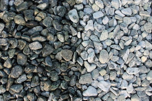 Kamenclub.ru: Щебень галтованный зеленый (змеевик) фр. 20-40 мм.  купить в Перми мрамор зеленый, салатовый оголтованный щебень мраморный 12500 руб/т   фото КАМЕНЬ КЛУБ