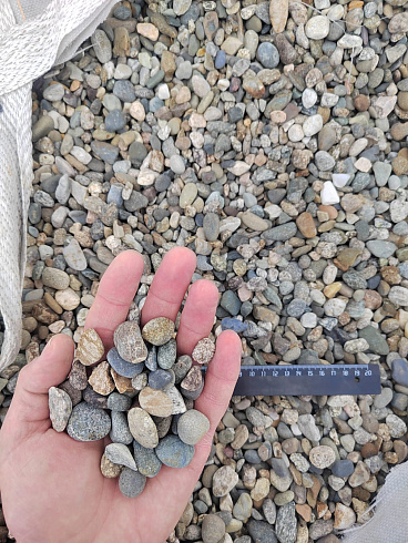 Kamenclub.ru: Галька речная окат (серая) фр.10-20 мм купить  в Перми галька речная серая, серый, темно-серый, светло-серый, коричневый ландшафтная декоративная речная окатанная округлая галька 5000 руб/т   фото КАМЕНЬ КЛУБ