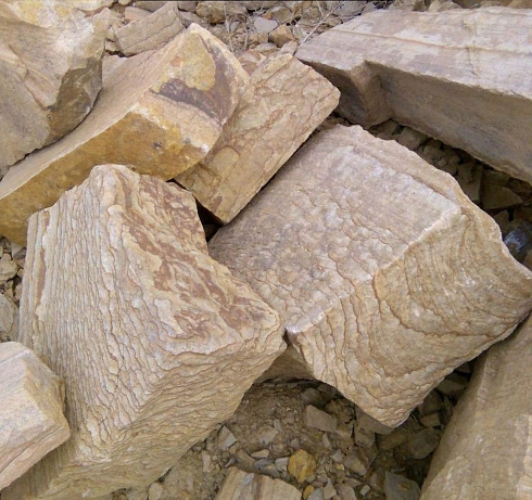 Kamenclub.ru: Песчаник пластушка желтый с рисунком (7-15 см)  купить в Перми плитняк - пластушка - бут желтый песчаник 10200 руб/м3   фото КАМЕНЬ КЛУБ