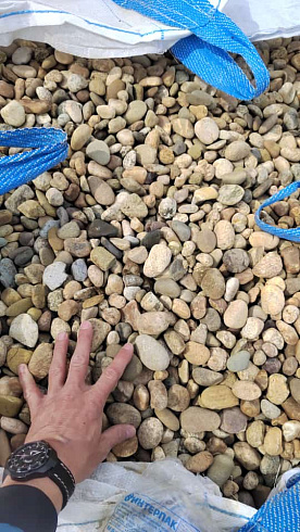 Kamenclub.ru: Галька речная окат рыжая фр. 20-40 мм. купить  в Перми галька речная окатанная рыжая желтая серая округлая речная галька 5000 руб/т   фото КАМЕНЬ КЛУБ