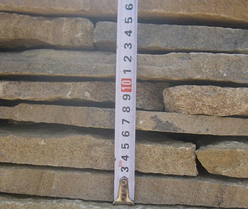 Kamenclub.ru: Песчаник пластушка желтый с разводом под дерево (2 см)  купить в Перми плитняк желтый с разводами, желтый, рыжий, серый песчаник пластушка рваная ландшафтная 11 000 руб/м3   фото КАМЕНЬ КЛУБ