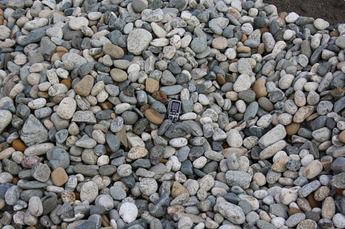 Kamenclub.ru: Галька речная окат (серая) фр.40-60 мм купить  в Перми галька речная серый бежевый рыжий коричневый округлый речной камень 5000 руб/т   фото КАМЕНЬ КЛУБ