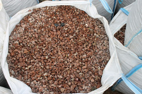 Kamenclub.ru: Мраморная крошка (щебень крошка розовый) фр. 10-20 мм.  купить в Перми мрамор розовый, красный каменная декоративная крошка ландшафтная 11000 руб/т   фото КАМЕНЬ КЛУБ