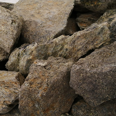 фото Змеевик салатовый  (фр. 70-100 мм)  купить в Перми в интернет-портале КАМЕНЬ КЛУБ