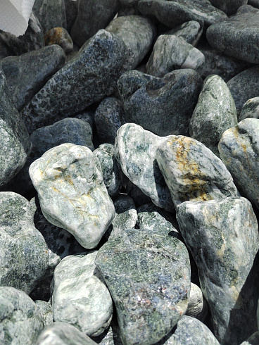 фото Галтованный жадеит (фр. 70-100 мм)  купить в Перми в интернет-портале КАМЕНЬ КЛУБ