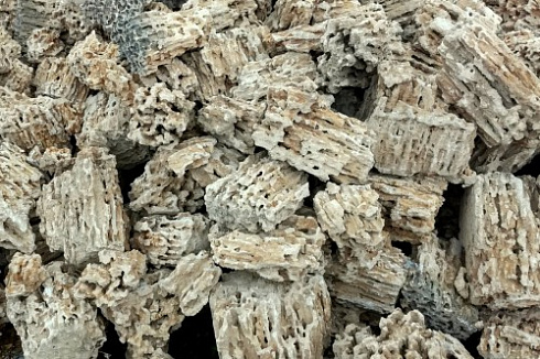 Kamenclub.ru: Крымский природный меотис фр. 100-500 мм.  купить в Перми меотис бежевый рыжий молочный желтый ракушечник 4 500 руб/т   фото КАМЕНЬ КЛУБ