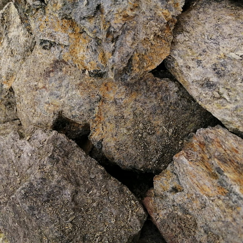 фото Змеевик салатовый  (фр. 70-100 мм)  купить в Перми в интернет-портале КАМЕНЬ КЛУБ