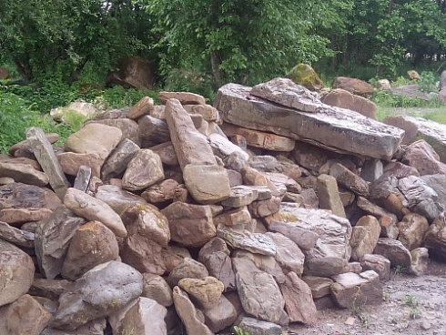 Kamenclub.ru: Песчаник декоративный ландшафтный (фр. 300-500 мм)  купить в Перми песчаник желтый рыжий серый зеленый валун речной окатанный природный песчаника 4 500 руб/т   фото КАМЕНЬ КЛУБ