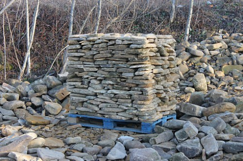 Kamenclub.ru: Песчаник колотый для облицовки (фр. 2-3 см)  купить в Перми песчаник бежевый серый рыжий песчаник строительный 5000 руб/т   фото КАМЕНЬ КЛУБ