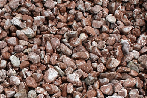 Kamenclub.ru: Мраморная крошка (щебень галтованный розовый) фр.40-70 мм.  купить в Перми мрамор розовый, красный галтовка мраморная щебня 15000 руб/т   фото КАМЕНЬ КЛУБ