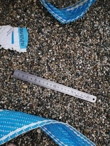 Kamenclub.ru: Галька речная окат (серая) фр.3-5 мм купить  в Перми галька речная серая бежевый темно-серый окатанный речной камень округлый 9500 руб/т   фото КАМЕНЬ КЛУБ