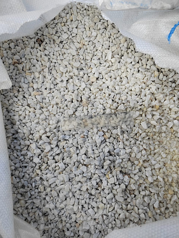 Kamenclub.ru: Мраморная крошка, щебень, цвет-белый, фр. 5-10 мм.  купить в Перми мрамор белый, айвори, молочный мраморная каменная крошка ландшафтная 12000 руб/т   фото КАМЕНЬ КЛУБ
