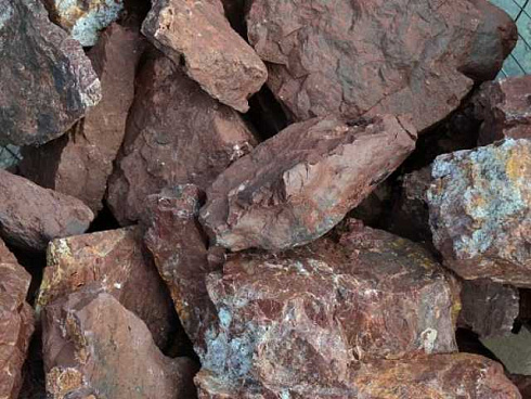 Kamenclub.ru: Щебень крошка красный (ЯШМА) фр. 10-20 мм.  купить в Перми яшма красный, бордовый, оранжевый, рыжий декоративный каменный ландшафтный щебень колотый 9000 руб/т   фото КАМЕНЬ КЛУБ