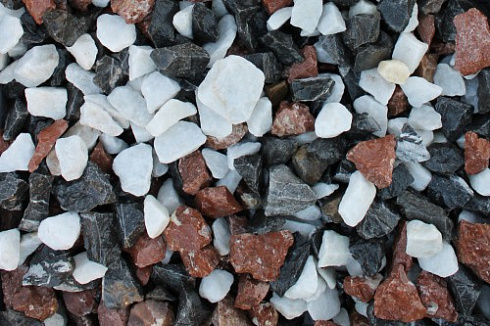 Kamenclub.ru: Мраморная крошка (щебень крошка микс: белый-зеленый-розовый) фр. 3-5 мм.  купить в Перми мрамор белый, зеленый, розовый мраморная декоративная крошка каменная 12000 руб/т   фото КАМЕНЬ КЛУБ