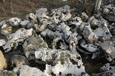 Kamenclub.ru: Выветренный известняк (степной) фр. 500-1500 мм.  купить в Перми    10000 руб/т   фото КАМЕНЬ КЛУБ