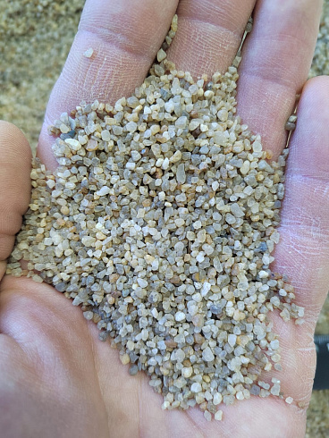 Кварцевый песок для водоподготовки фр. 1,6-3 мм.  купить в Перми фото Камень Клуб