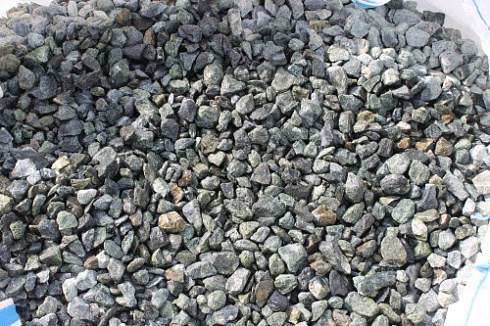 Kamenclub.ru: Щебень крошка зеленый (змеевик) фр. 20-40 мм.  купить в Перми мрамор зеленый, салатовый ландшафтная мраморная крошка 8500 руб/т   фото КАМЕНЬ КЛУБ