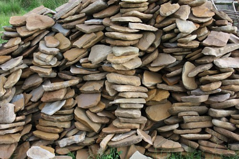 Kamenclub.ru: Песчаник колотый для облицовки (фр. 2-3 см)  купить в Перми песчаник бежевый серый рыжий песчаник строительный 5000 руб/т   фото КАМЕНЬ КЛУБ