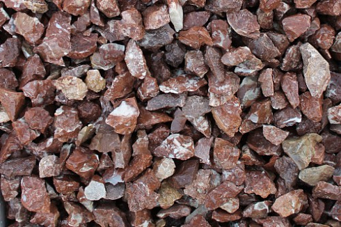 Kamenclub.ru: Мраморная крошка (щебень крошка розовый) фр. 20-40 мм.  купить в Перми мрамор розовый, красный мраморная крошка декоративная 11000 руб/т   фото КАМЕНЬ КЛУБ