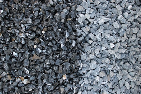 Kamenclub.ru: Щебень крошка черный (мрамор) фр. 10-20 мм.  купить в Перми мрамор черный с белыми прожилками, черный, белый каменная ландшафтная декоративная крошка щебня 11000 руб/т   фото КАМЕНЬ КЛУБ