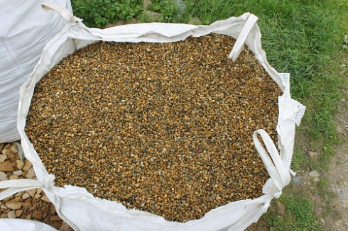 Kamenclub.ru: Галька окат (серо-желтая) фр.10-20 мм. купить  в Перми галька серо-желтая, рыжая, серый речная окатанная округлая галька 5000 руб/т   фото КАМЕНЬ КЛУБ