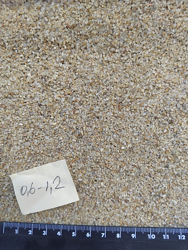 Кварцевый песок для площадок фр. 0,6-1,2 мм.  купить в Перми фото Камень Клуб