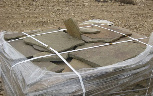 Kamenclub.ru: Песчаник пластушка серо-зеленый (4,0 см- 5,0 см)  купить в Перми песчаник серо-зеленый, серый, зеленый песчаник рваный ландшафтный колотый 9000 руб/м3   фото КАМЕНЬ КЛУБ