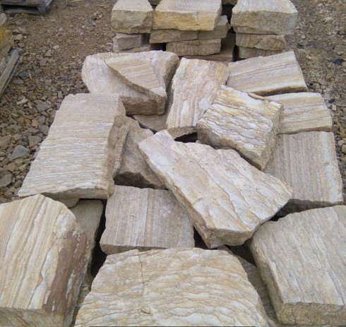 Kamenclub.ru: Песчаник пластушка желтый с рисунком (7-15 см)  купить в Перми плитняк - пластушка - бут желтый песчаник 10200 руб/м3   фото КАМЕНЬ КЛУБ