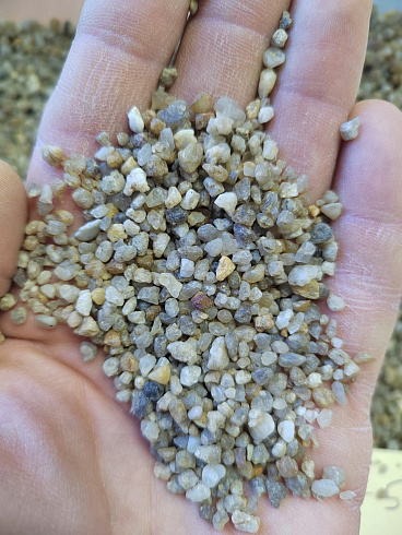 Кварцевый песок для площадок фр. 2-5 мм.  купить в Перми фото Камень Клуб