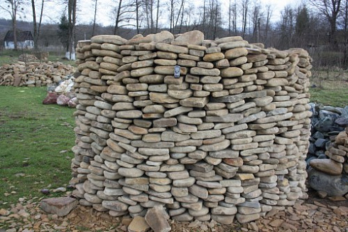 Kamenclub.ru: Песчаник для мощения дорожек, площадок, парковок ( фр 5-10 см)  купить в Перми песчаник  серый желтый коричневый рыжий песчаник оголтованный окатанный 6500 руб/т   фото КАМЕНЬ КЛУБ