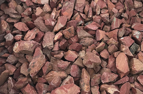 Kamenclub.ru: Щебень крошка красный (ЯШМА) фр. 20-40 мм.  купить в Перми яшма красный, бордовый декоративный ландшафтный щебень 9000 руб/т   фото КАМЕНЬ КЛУБ
