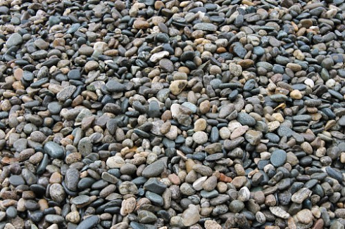 Kamenclub.ru: Галька горная речная окат (цветная) фр. 20-40 мм. купить  в Перми галька речная серый синий бежевый белый окатанная речная галька ландшафтная 6800 руб/т   фото КАМЕНЬ КЛУБ