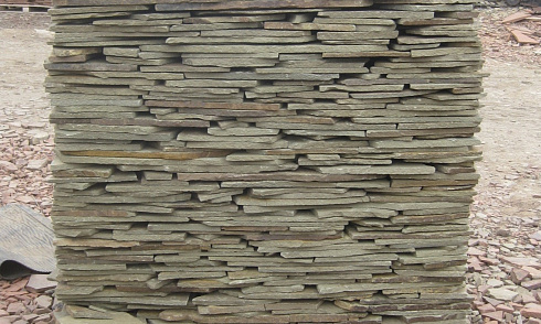 Kamenclub.ru: Песчаник пластушка серо-зеленый (1,5 см)  купить в Перми плитняк - пластушка серо-зеленый, серый, зеленый пластушка рваная ландшафтная колотая 10200 руб/м3   фото КАМЕНЬ КЛУБ