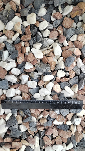 Kamenclub.ru: Мраморная крошка (щебень галтованный микс:белый-зеленый-розовый) фр.20-40 мм.  купить в Перми мрамор белый, зеленый, розовый мрамор декоративный (галтовка) 15500 руб/т   фото КАМЕНЬ КЛУБ