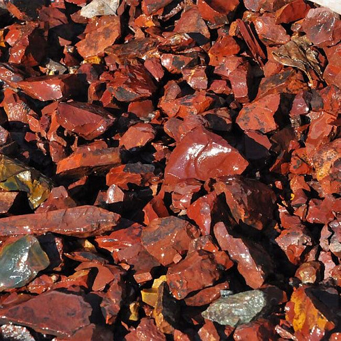 Kamenclub.ru: Щебень крошка красный (ЯШМА) фр. 20-40 мм.  купить в Перми яшма красный, бордовый декоративный ландшафтный щебень 9000 руб/т   фото КАМЕНЬ КЛУБ