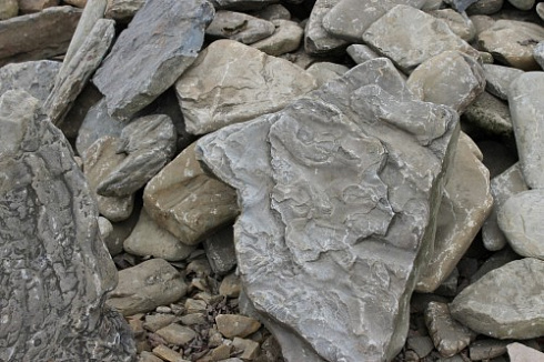 Kamenclub.ru: Песчаник декоративный ландшафтный (фр. 300-500 мм)  купить в Перми песчаник желтый рыжий серый зеленый валун речной окатанный природный песчаника 4 500 руб/т   фото КАМЕНЬ КЛУБ